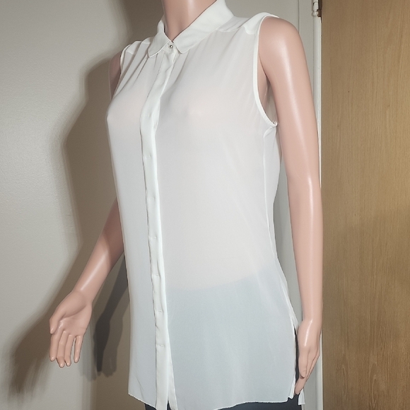 Cream Sleeveless Blouse with Mandarin Collar - Picture 2 of 10